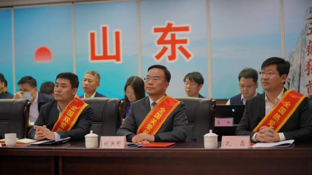 喜報丨劉洪彬董事長參加全國就業(yè)與社會保障先進(jìn)民營企業(yè)暨關(guān)愛員工實(shí)現(xiàn)雙贏表彰大會